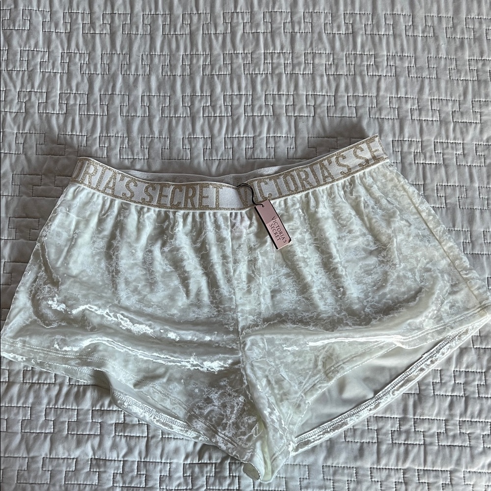 Victoria’s Secret White Velvet Boxer Shorts Small NWT